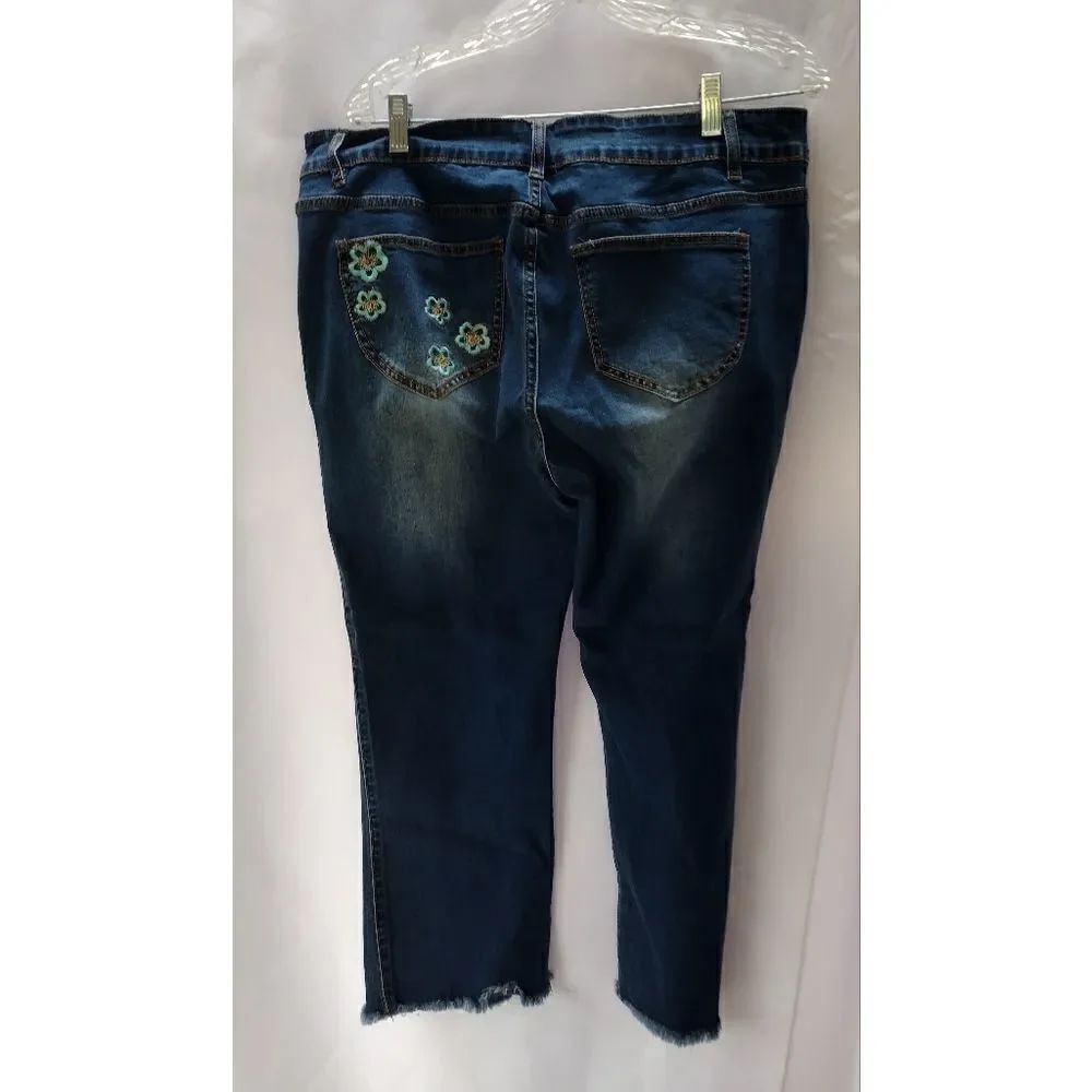 Stretch denim capris - Picture 2 of 10